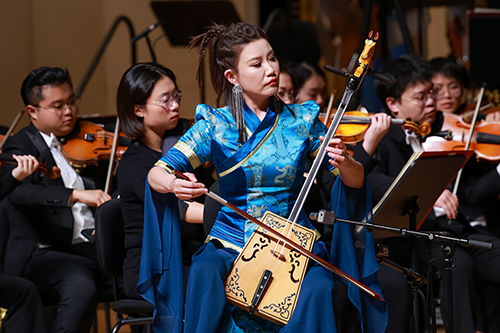 內(nèi)蒙古青年馬頭琴演奏家蘇爾格入選“藝苑擷英——2024年全國(guó)優(yōu)秀青年藝術(shù)人才展演”